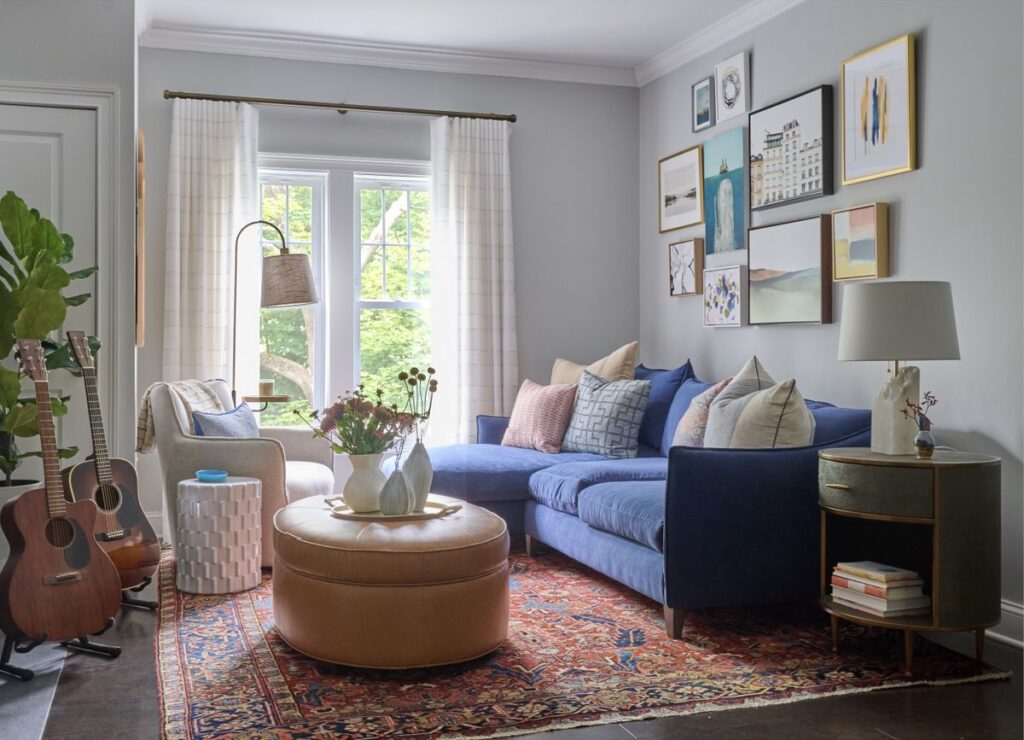 Arrange Furniture in a Small Living Room